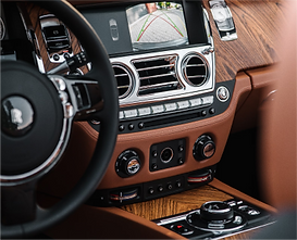 Cette image est une rolls royce