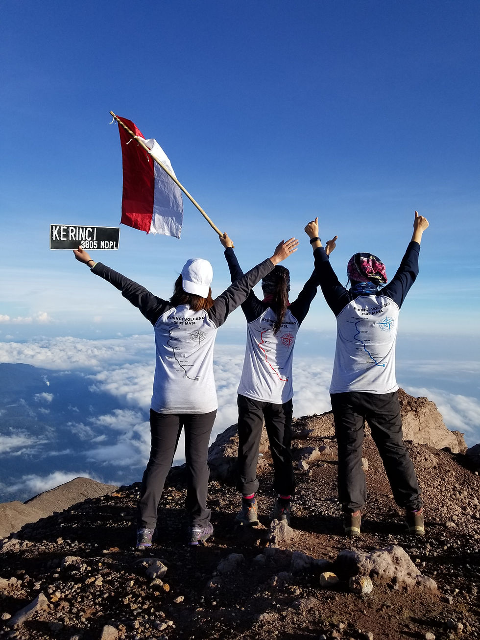 group trekker photo from back