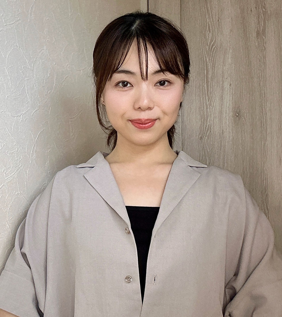 faceデザインリフトを施術する女性スタッフのポートレート