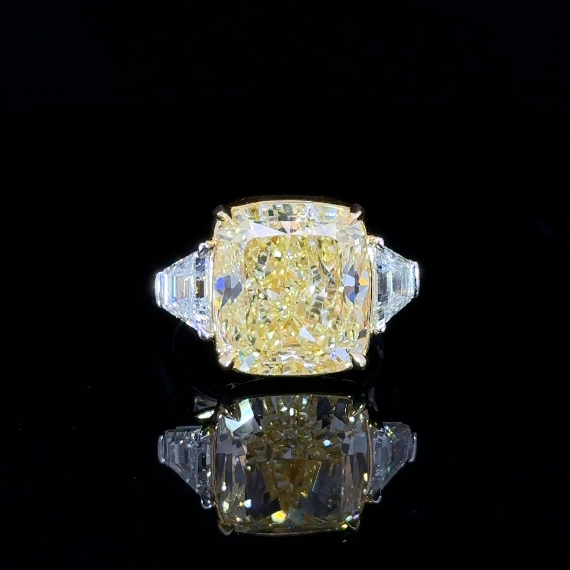Natural Yellow Cushion Diamond Ring - 11.13 cttw