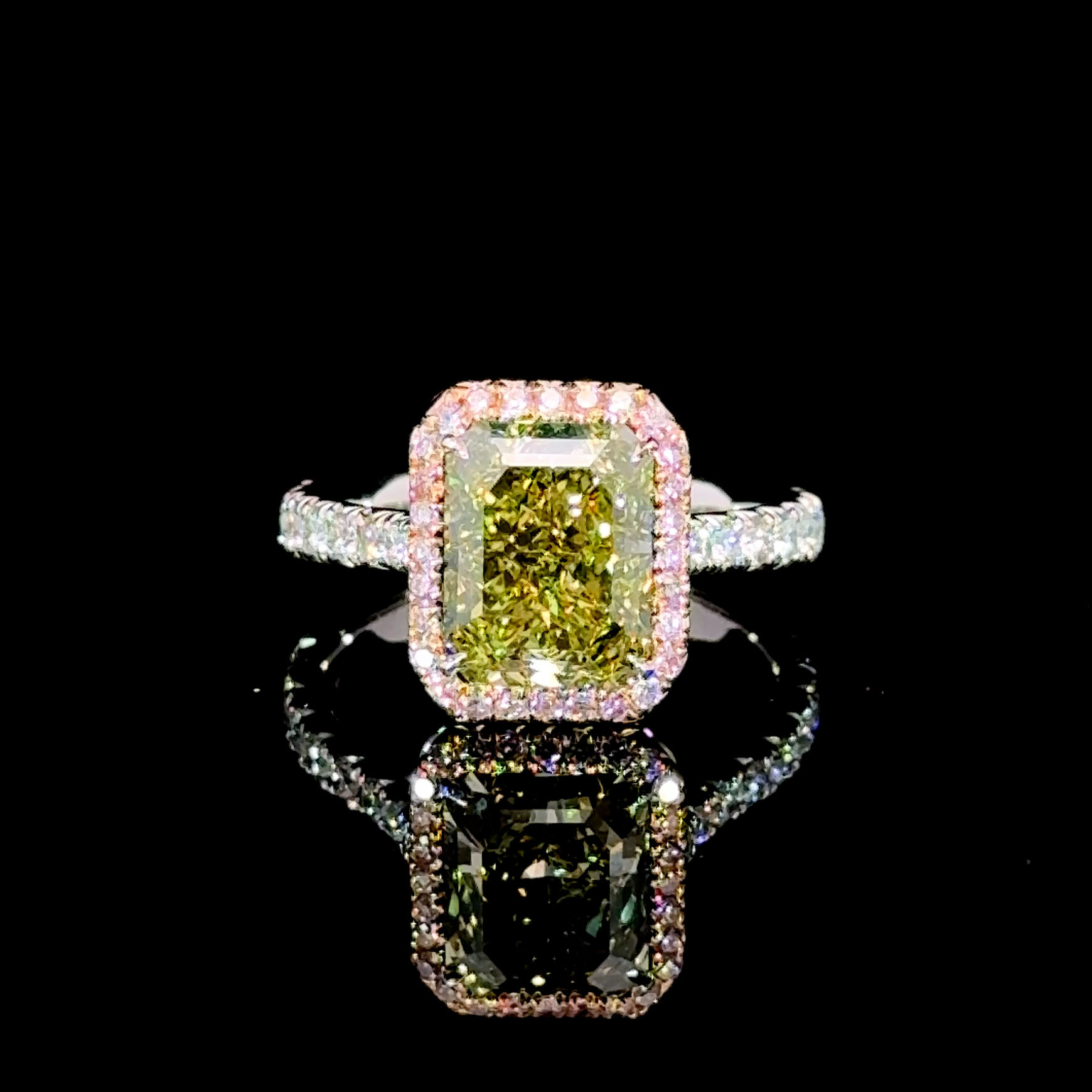 Natural Green Radiant Diamond Ring - 4.07 cttw
