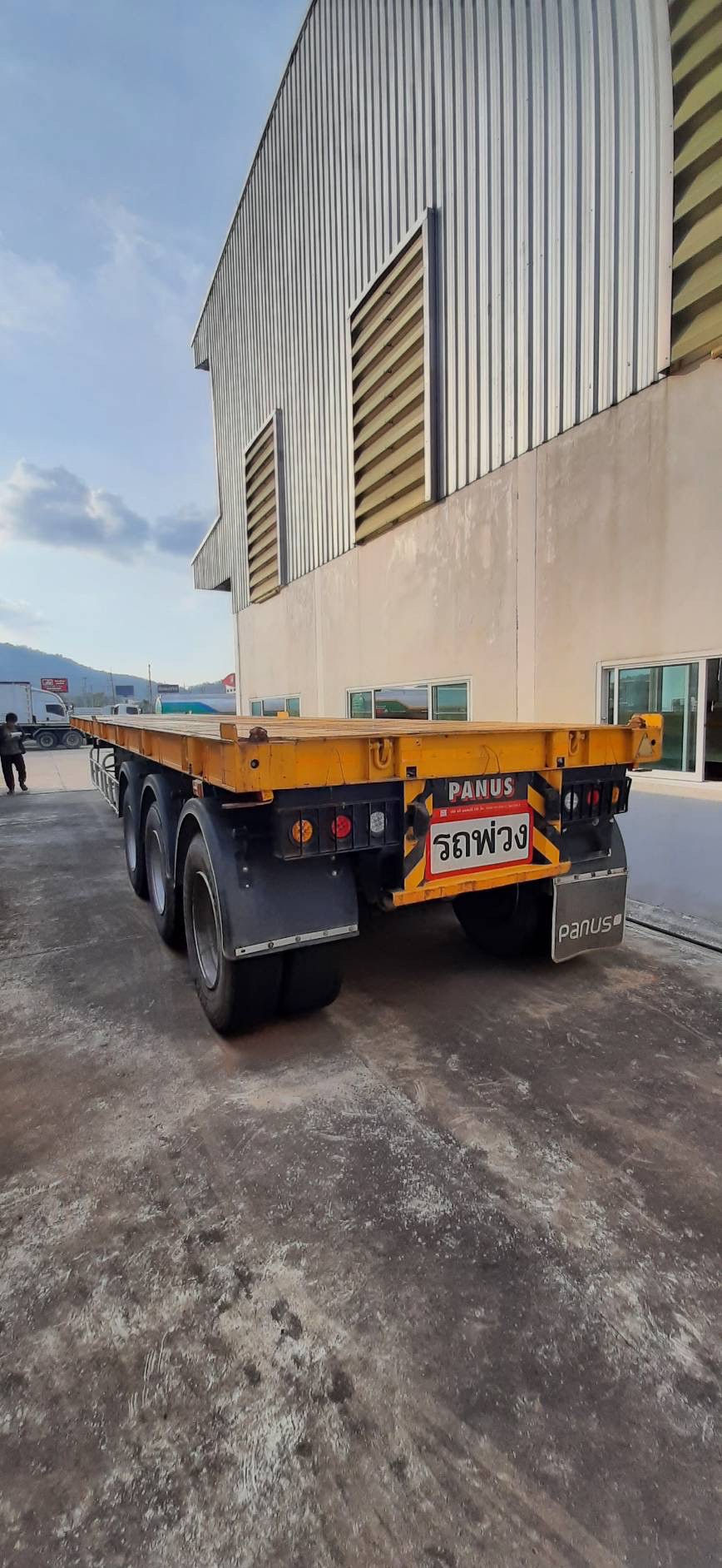 ภาพขนาดย่อ: PANUS ASSEMBLY รถกึ่งพ่วงหางพื้นเรียบ 3 เพลา เสริมพื้นคาน (2023) RY63-6720003