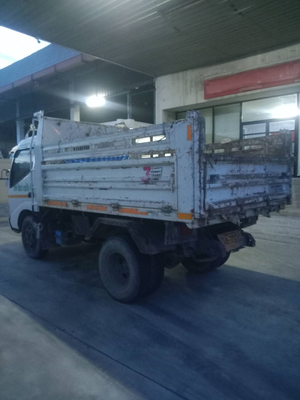 ภาพขนาดย่อ: HINO 6 ล้อ ,กระบะดั๊มพ์   (2023) HO31-6600026