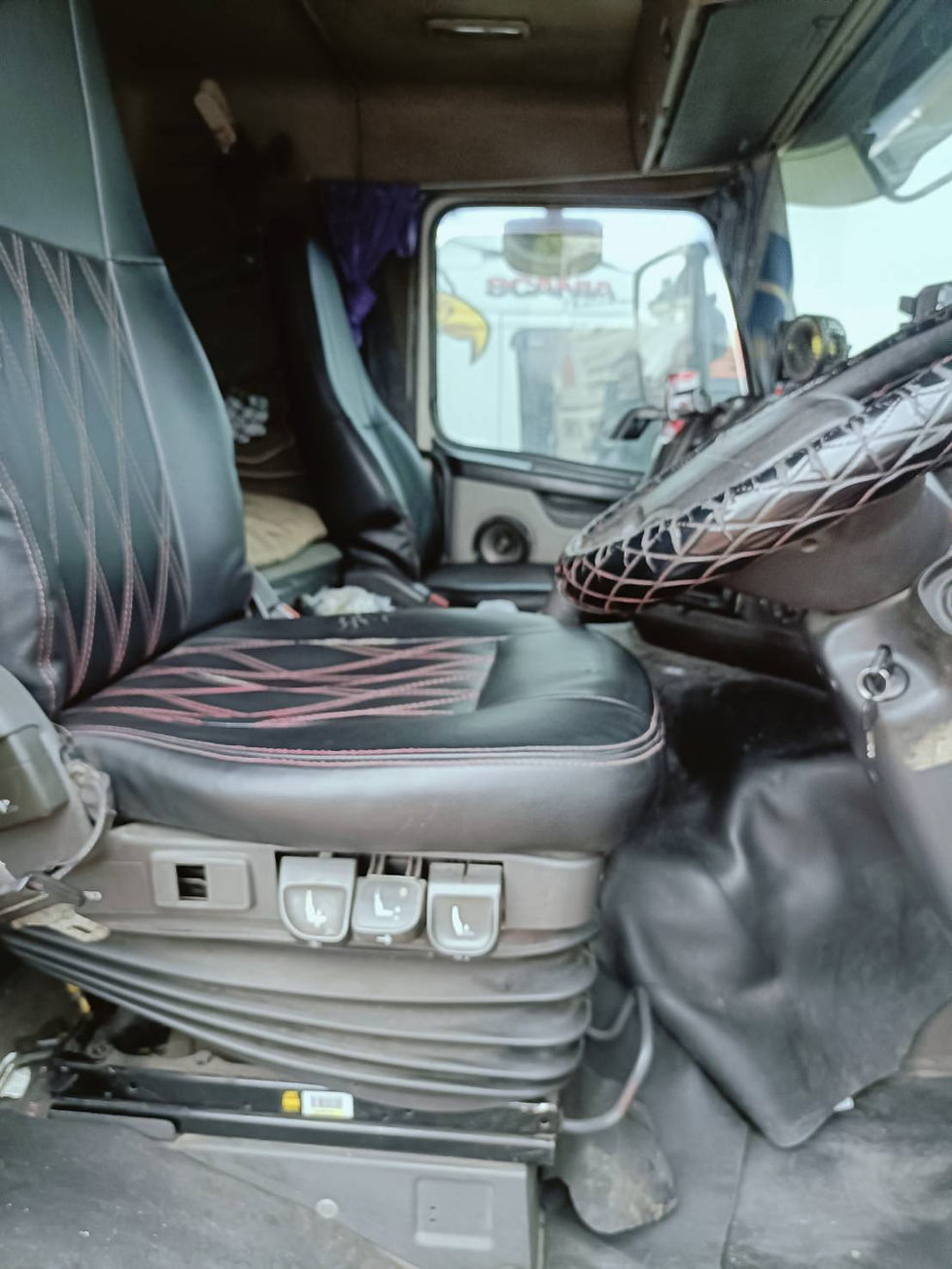 ภาพขนาดย่อ: VOLVO 10 ล้อ ลากจูง (2008) HO41-6510160