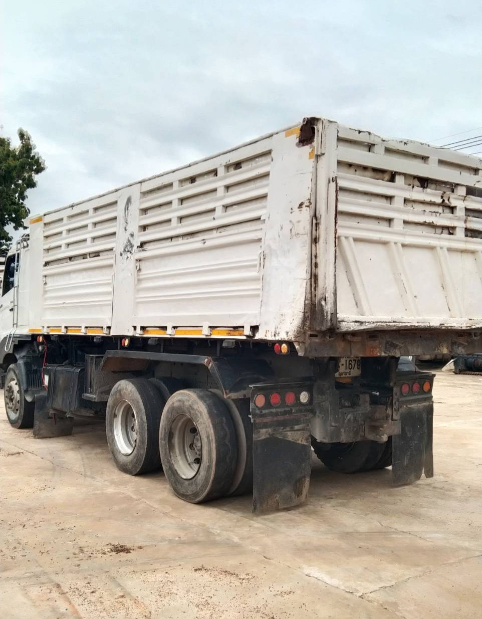 ภาพขนาดย่อ: HINO 10ล้อกระบะบรรทุกยกได้มีข้างเสริม (2017) HO42-6720055