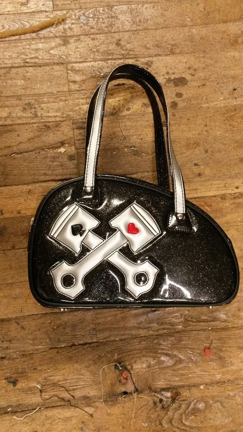 skinass_-_sac_réservoir_skai_noir_métal_motif_pique_et_coeur