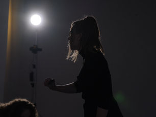 האם יש לנו פסנתר בגרון? 