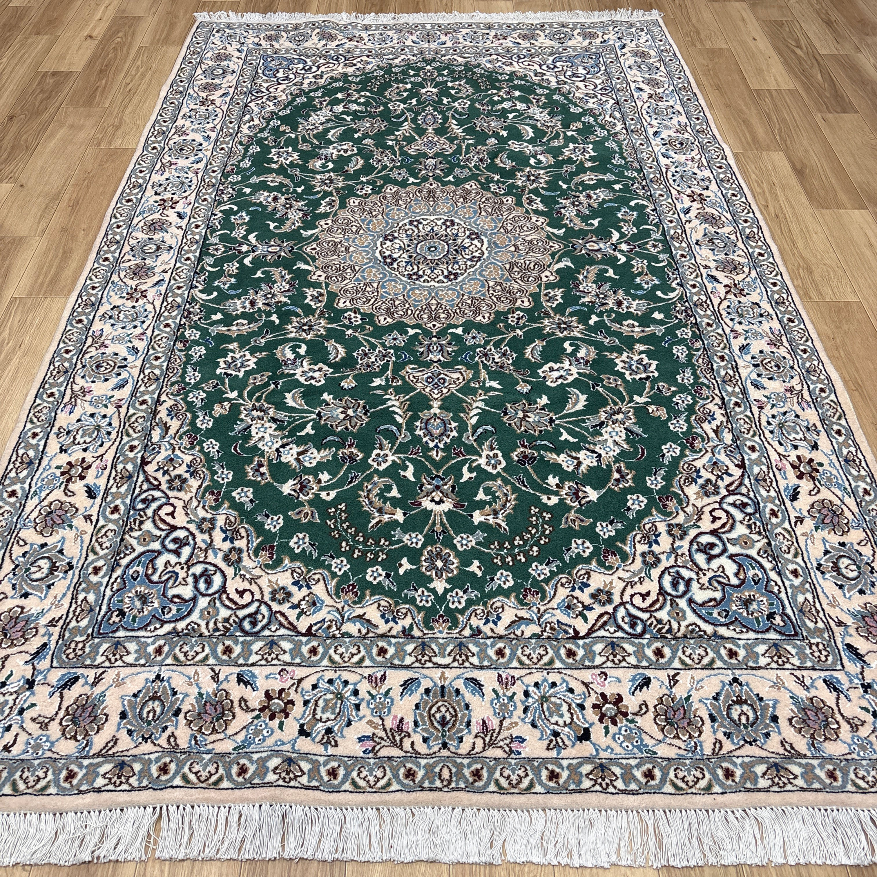 手織りペルシャ絨毯　新品　ナイン産　250 × 154cm　リビング 寝室サイズ　ラグ、カーペット　Ni459/Z208