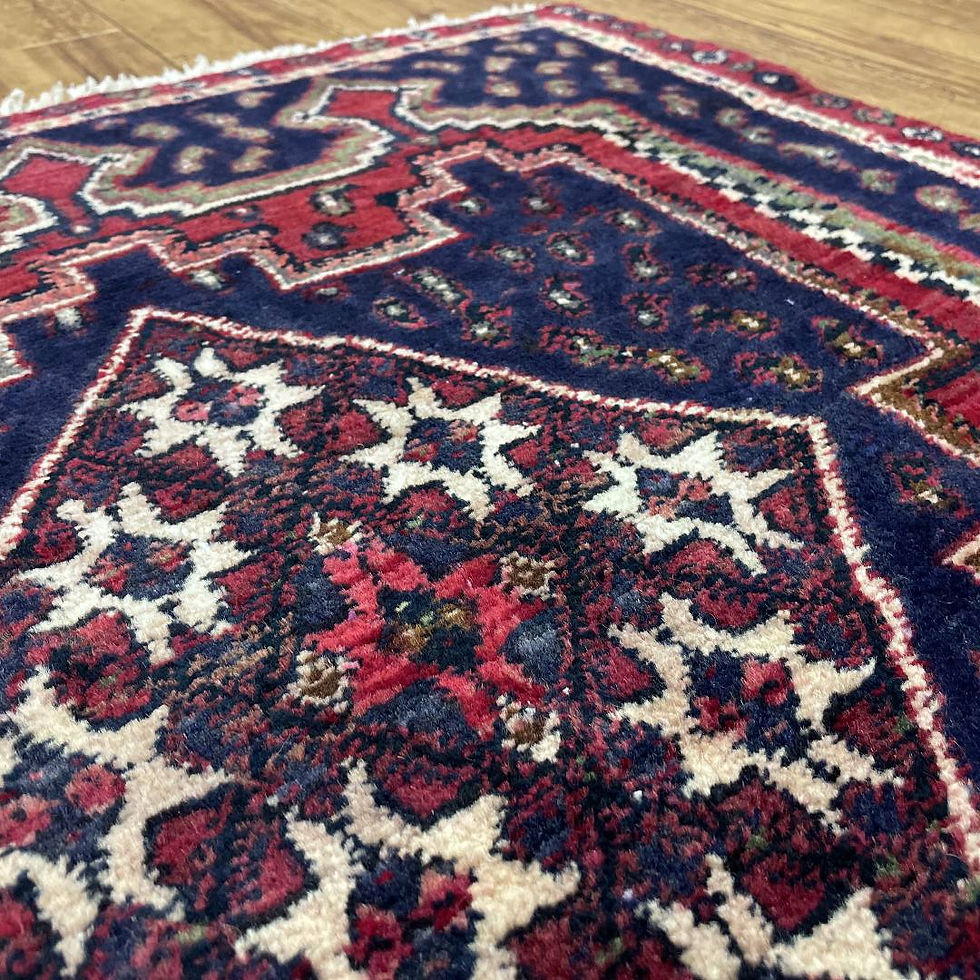 手織りペルシャ絨毯 中古 美品 シーラーズ産 122cm × 74cm Ni221/A795 