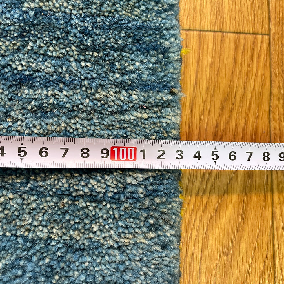 サムネイル： 手織りペルシャ絨毯　新品　ギャッベ　リズバフト　工房名入　97×103cm ラグ、カーペット　ユニーク品　Ni421/2407