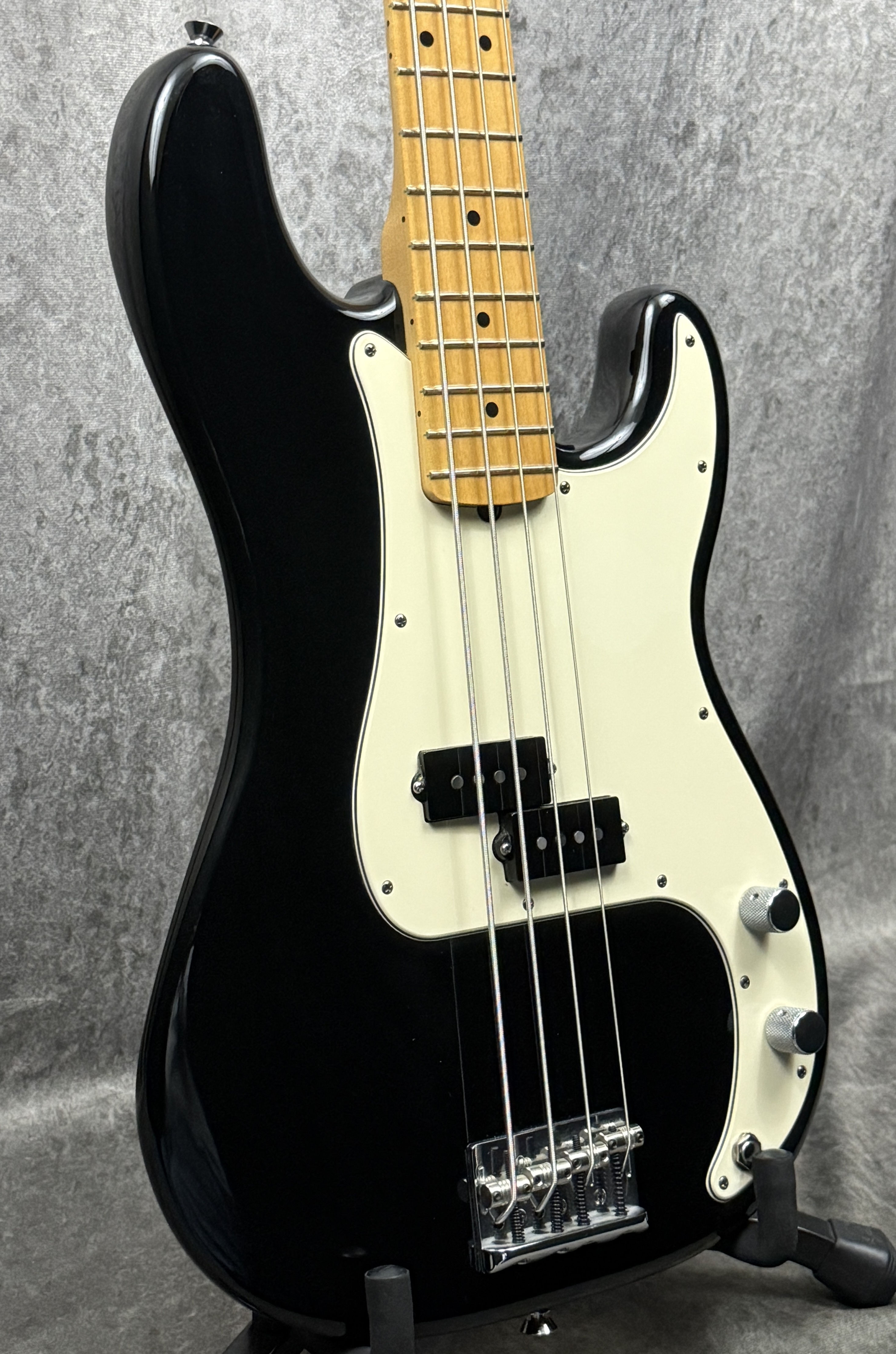 2010 Fender American Standard Precision Bass inBlack