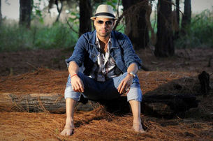 ARTE NA PRAÇA III - Sander Venttura é a atração deste sábado