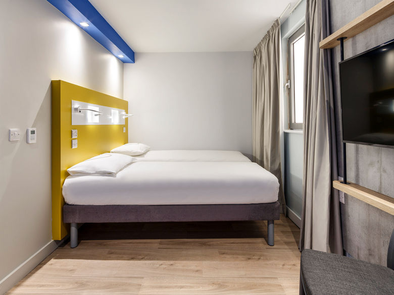 Forest Contracts provided this low cost hotel furniture for the IBIS Budget hotel at Manchester Airport. All expertly installed by our delivery teams.