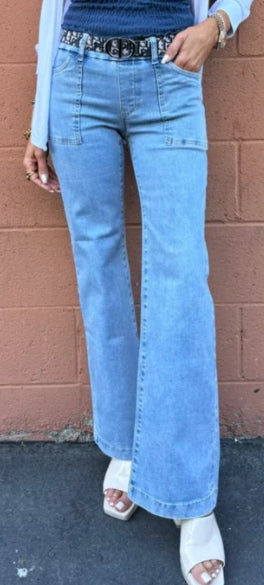 Bevy Flog Christine Light Denim - Modern Flare Jeans