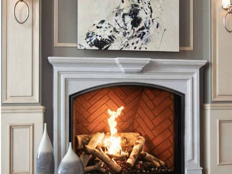 Foyer au gaz avec un manteau en béton