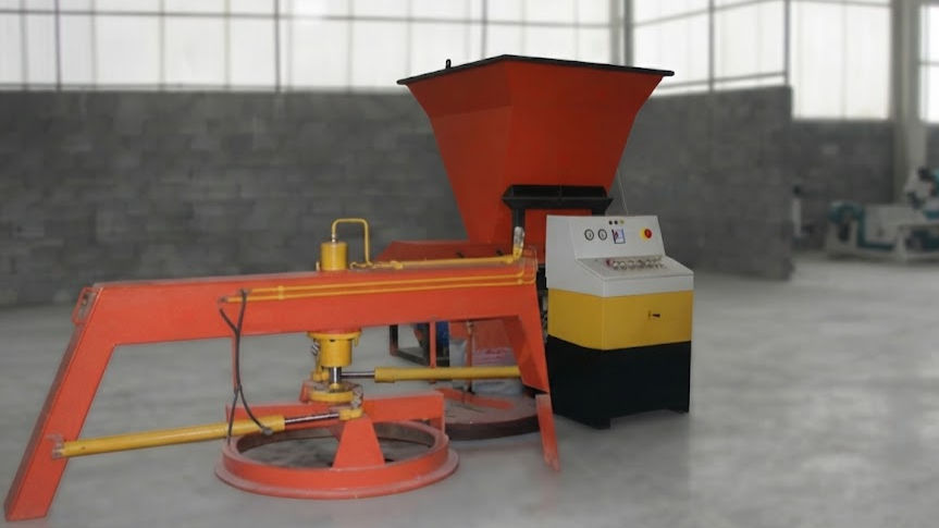 Concrete pipe machine with hydraulic forming system, concrete hopper and control panel for precast pipe production