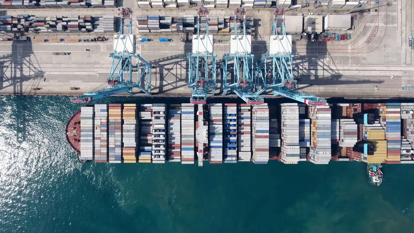 Dron uso en logística.webp
