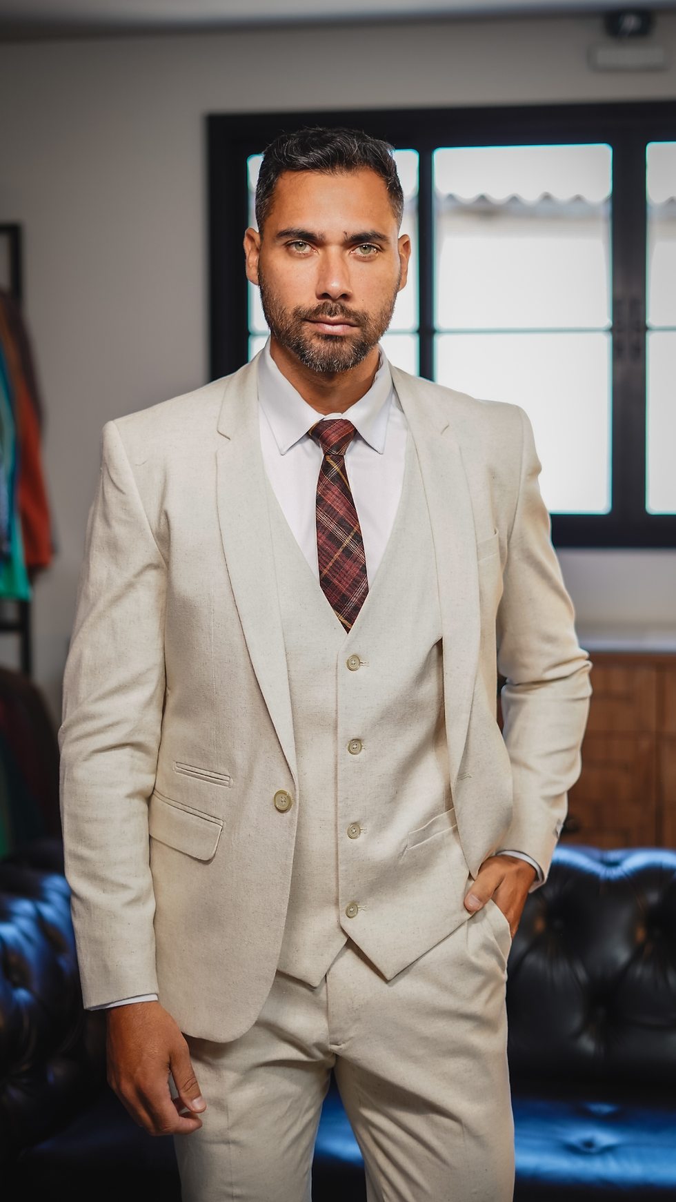 Traje Masculino Bege para Noivos, Pais, Padrinhos, Formandos e Convidados na Templo Fashion Noivos