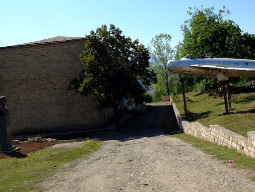 Azerbaiyán sigue destruyendo el patrimonio histórico de Artsaj