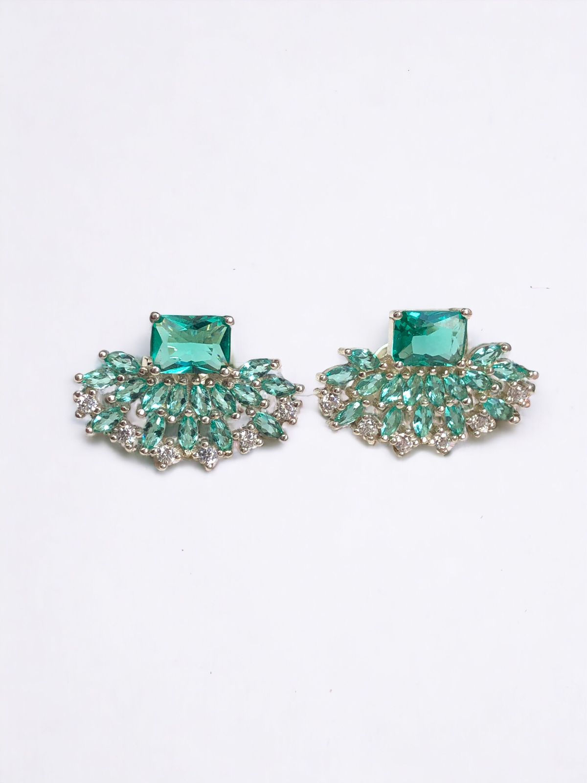 Brinco Coração Cravejado Zircônia Verde Esmeralda Joias em Prata - 925