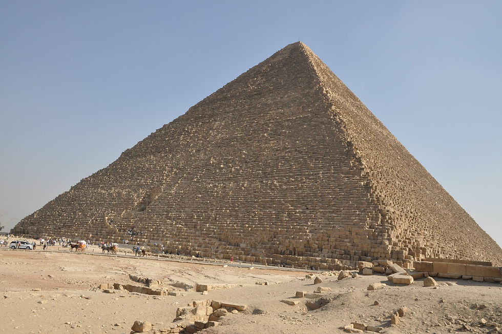 La pyramides de Kheops , un de sept merveilles de monde , le seul qui existe encore