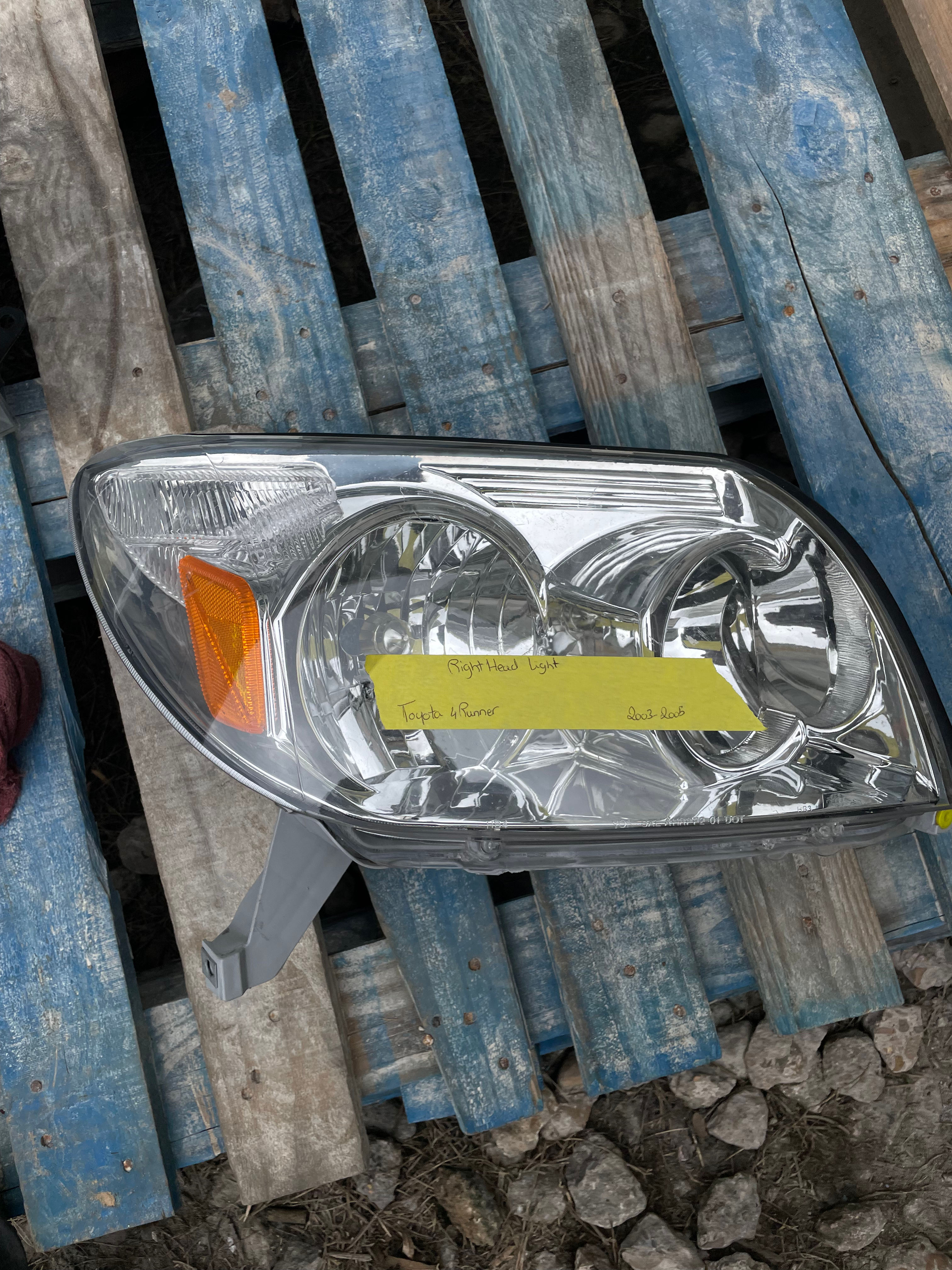 Right Headlight Toyota 4 Runner 2003-2005