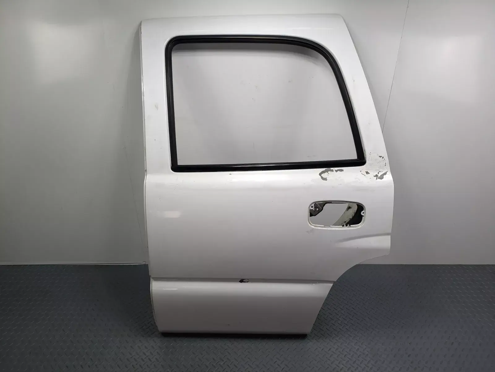2005 Chevrolet Suburban Rear Left Door