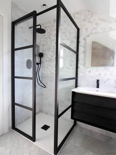 Before and after of a dated ensuite bathroom at Seasonsincolour HQ! 