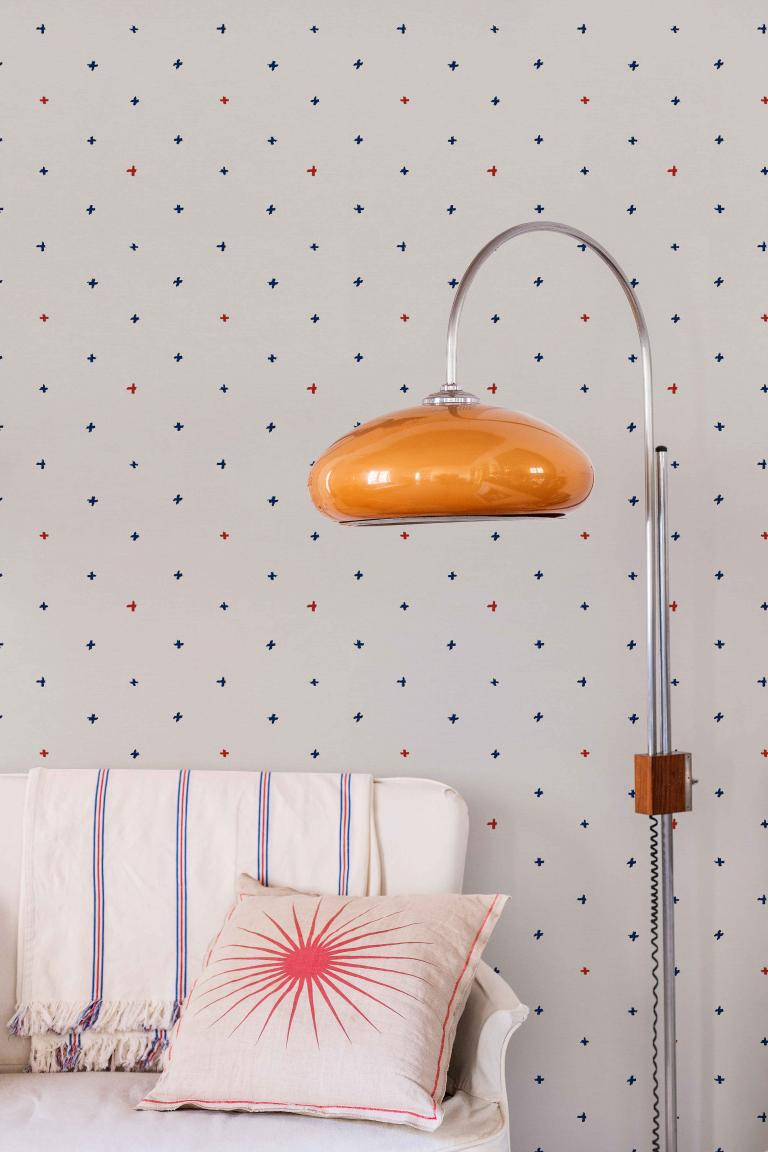 COORDONNE have also collaborated with Ines de la Fressange. The French ‘savoir-faire’ and a rustic charm combine in the ultimate “Parisian chic” style.The three-coloured strokes, the mustard, olive and crimson shades are highly reminiscent of the much sought-after effortless chic.