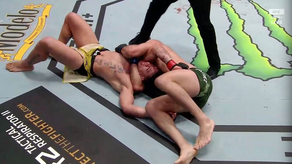 Julian Marquez vence Maki Pitolo no 3R por finalização