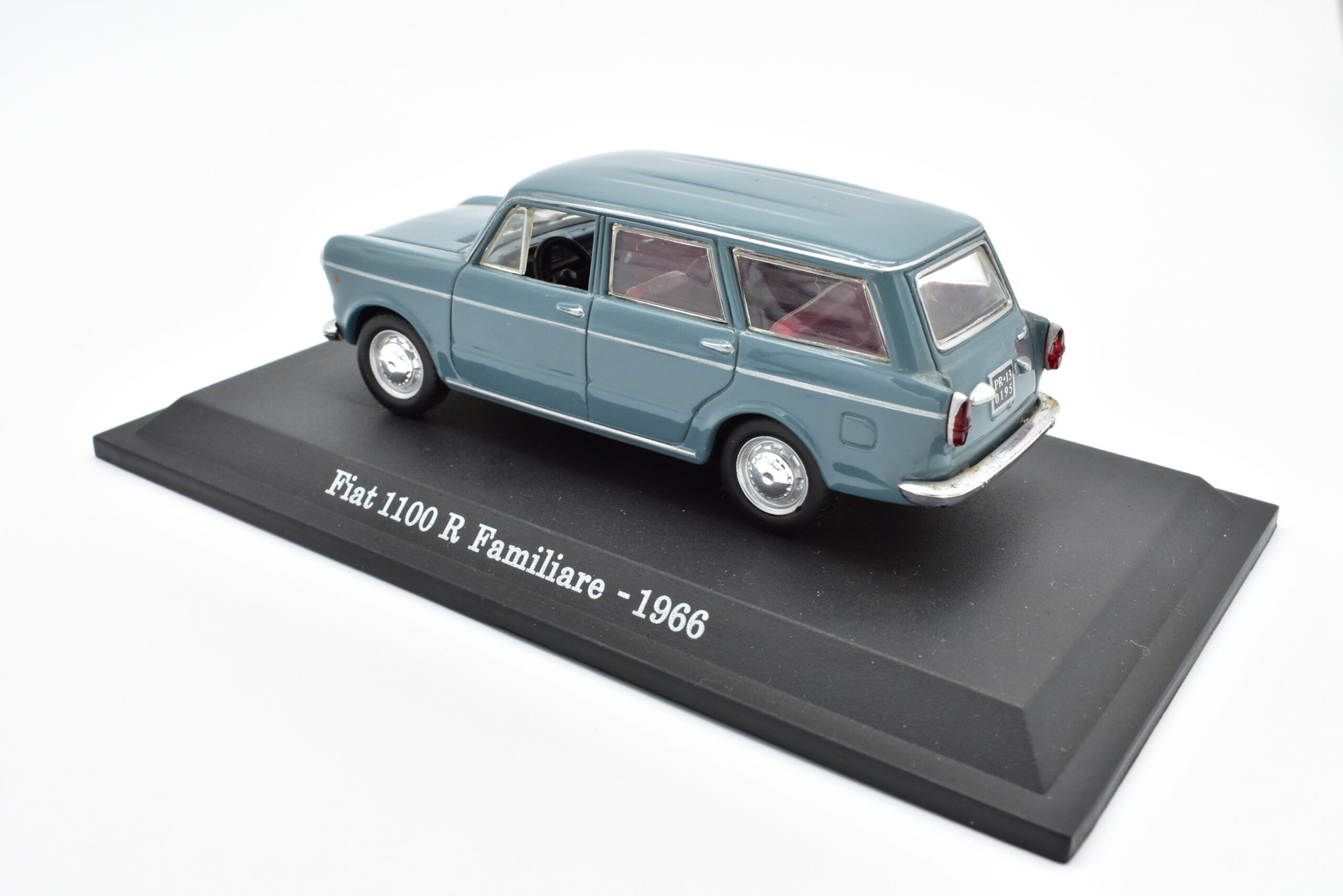 Modellino auto scala 1:43 FIAT 1100 R FAMILIARE 1966