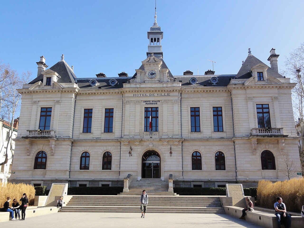 L’hôtel de ville d’Oullins, place Roger-Salengro, à Oullins-Pierre-Bénite