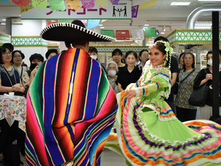 Bailarines tradicionales BUAP representan a México en Japón