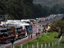 Bloqueos en autopistas dejan pérdidas por 10 mil mdp