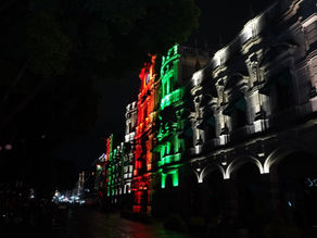 Pepe Chedraui inaugura nuevo sistema de iluminación arquitectónica del Palacio Municipal