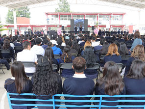 Padres de familia y exalumnas denuncian a maestra de bachillerato en Cuautlancingo por acoso sexual a alumnos