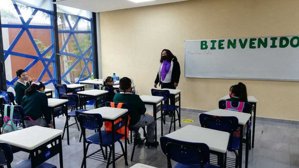Regresan a las aulas más de 1.6 millones de estudiantes en Puebla
