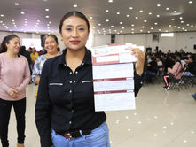Gobierno de Tlaxcala inicia entrega de tarjetas del programa LEEN
