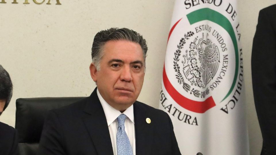 Abandona Inzunza bancada de Morena y continuará como senador independiente