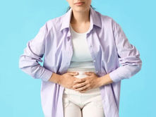 7 alimentos que debes evitar para desinflamar el estómago si tienes 40 años o más