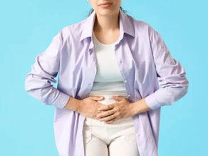 7 alimentos que debes evitar para desinflamar el estómago si tienes 40 años o más