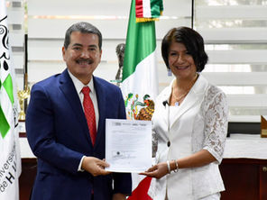 Entrega UTH nombramientos en Junta de Gobierno Extraordinaria