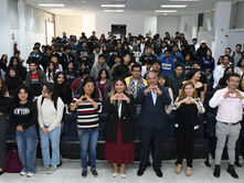 UTH educa a estudiantes con conferencia sobre cuidado del medio ambiente