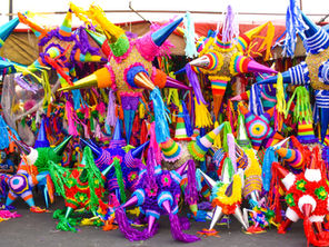 Conoce el origen y significado de las piñatas navideñas