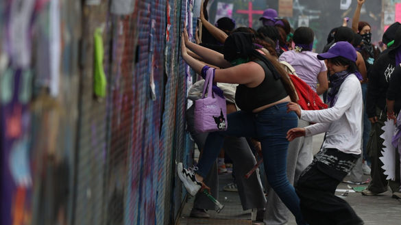 Marcha del 8M en CDMX reúne a más de 120 mil mujeres