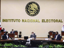 Presentan resultados de exámenes de aspirantes consejeros del INE; con Bertha Alcalde a la cabeza