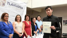 UTH y Ayuntamiento de Tlahuapan promueven permanencia escolar con becas