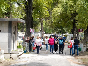 Saldo blanco reporta gobierno de Pepe Chedraui por visita al panteón municipal en el Día del Padre