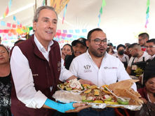 Pepe Chedraui inaugura 5to Festival de las Carnitas en Totimehuacan