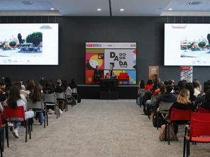 Ayuntamiento presenta en la Ibero audioguía “La Ciudad como Museo”